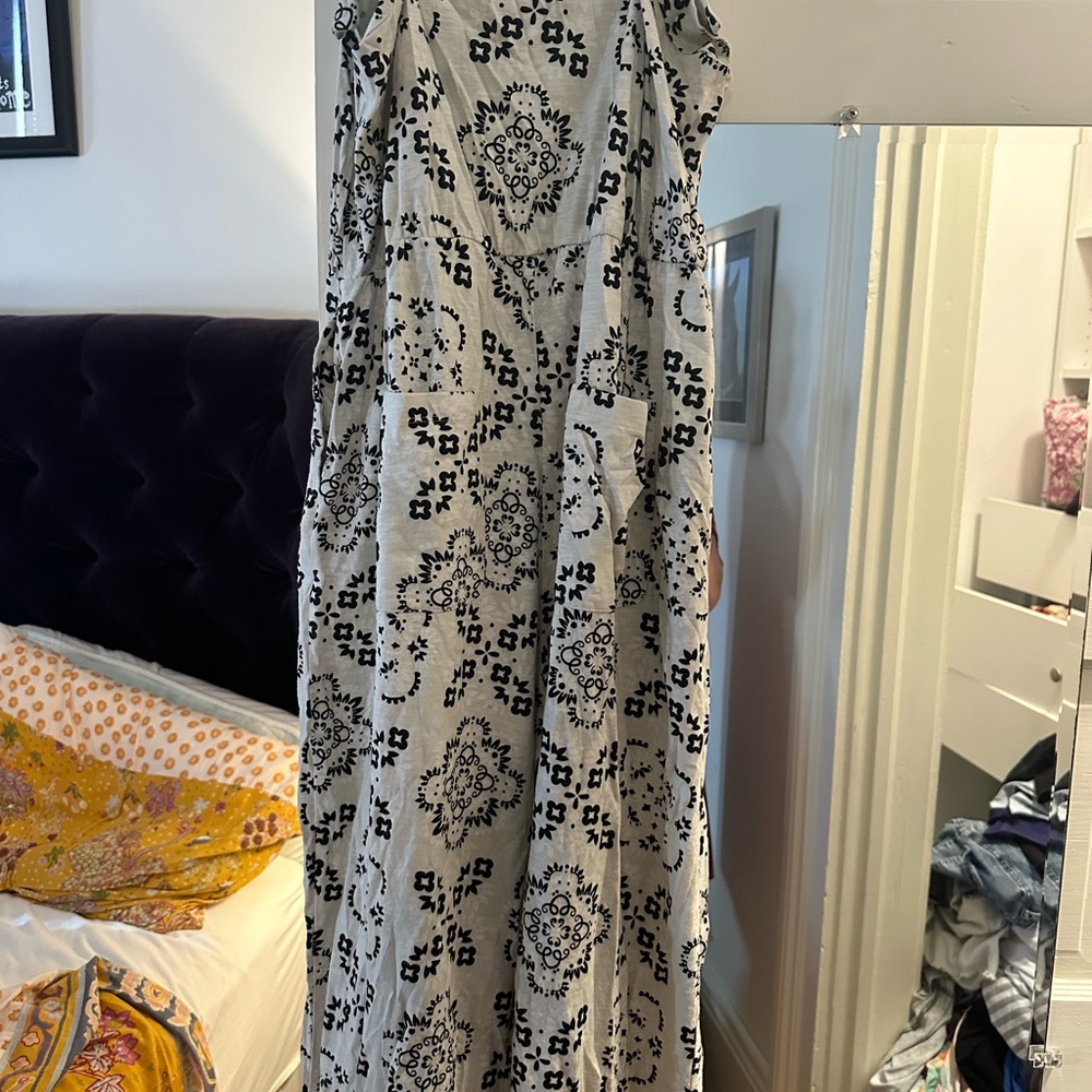 Patterned Black and White Jumpsuit - Picture 5 of 9